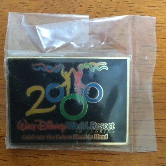 🆕 Disney Pin 1 WDW Celebrate The Future Hand In Hand - 2000 Dancers - Picture 1 of 2